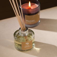 Load image into Gallery viewer, Relax Apple and Cinamon Reed Diffusor - IFRA standard perfumes
