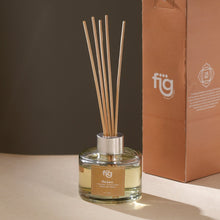 Load image into Gallery viewer, Relax Apple and Cinamon Reed Diffusor - IFRA standard perfumes
